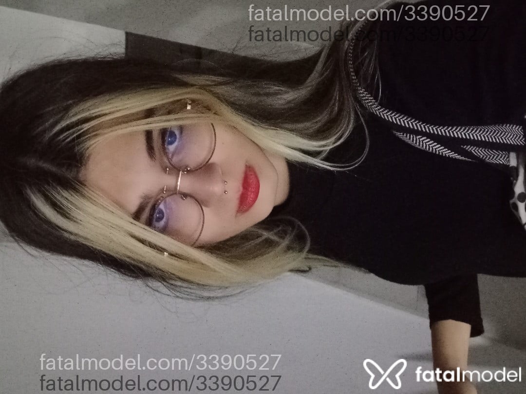 Acompanhante mulher trans com cabelo castanho de olhos castanhos - Vivih Acompanhante mulher trans com cabelo castanho de olhos castanhos - Vivih