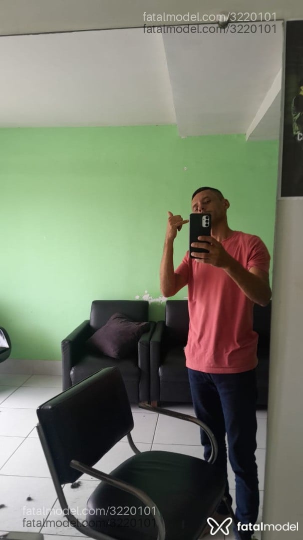 Acompanhante homem morena (o) de olhos pretos - Marcio