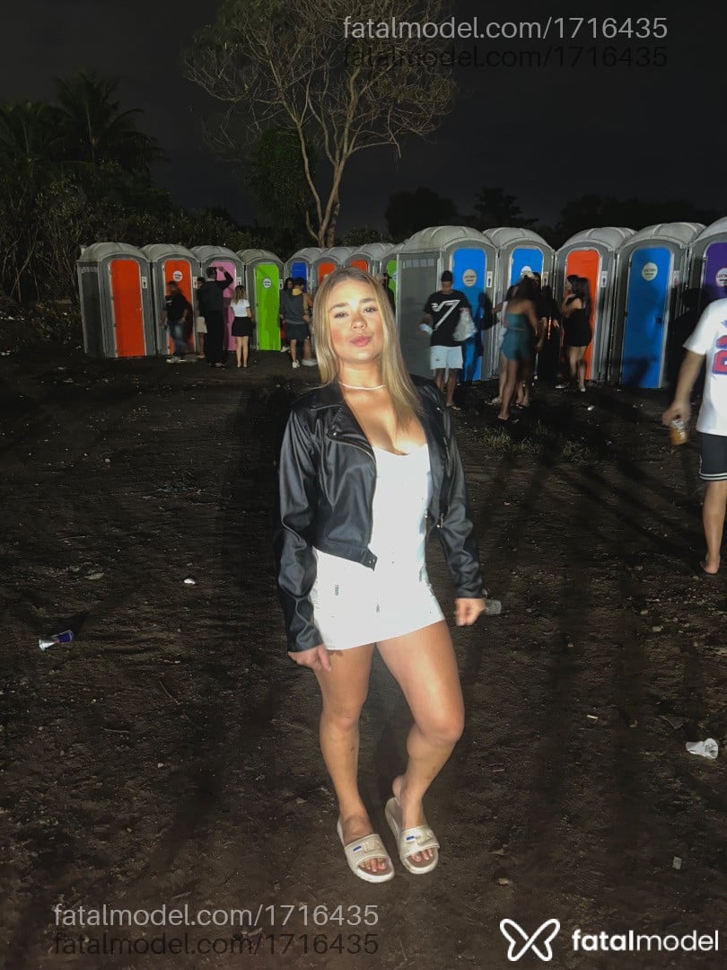 Acompanhante mulher loira (o) de olhos castanhos - Lua Oliveira