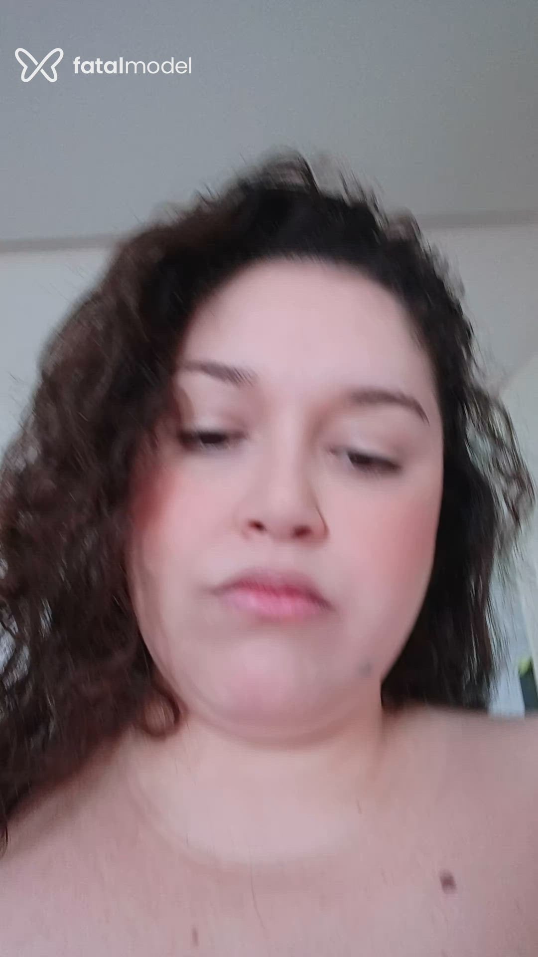 Acompanhante mulher com cabelo castanho de olhos castanhos - Valquíria Acompanhante mulher com cabelo castanho de olhos castanhos - Valquíria