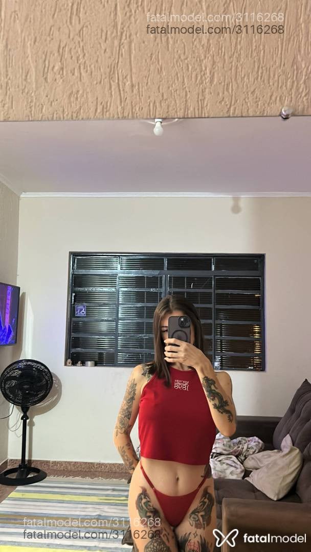 Acompanhante mulher com cabelo castanho de olhos castanhos - Luanova