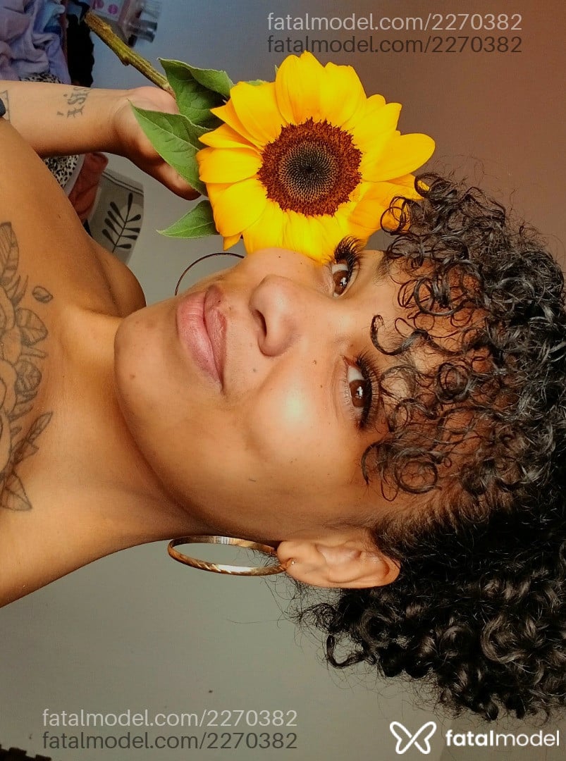 Acompanhante mulher morena (o) de olhos mel - Yara Morenno