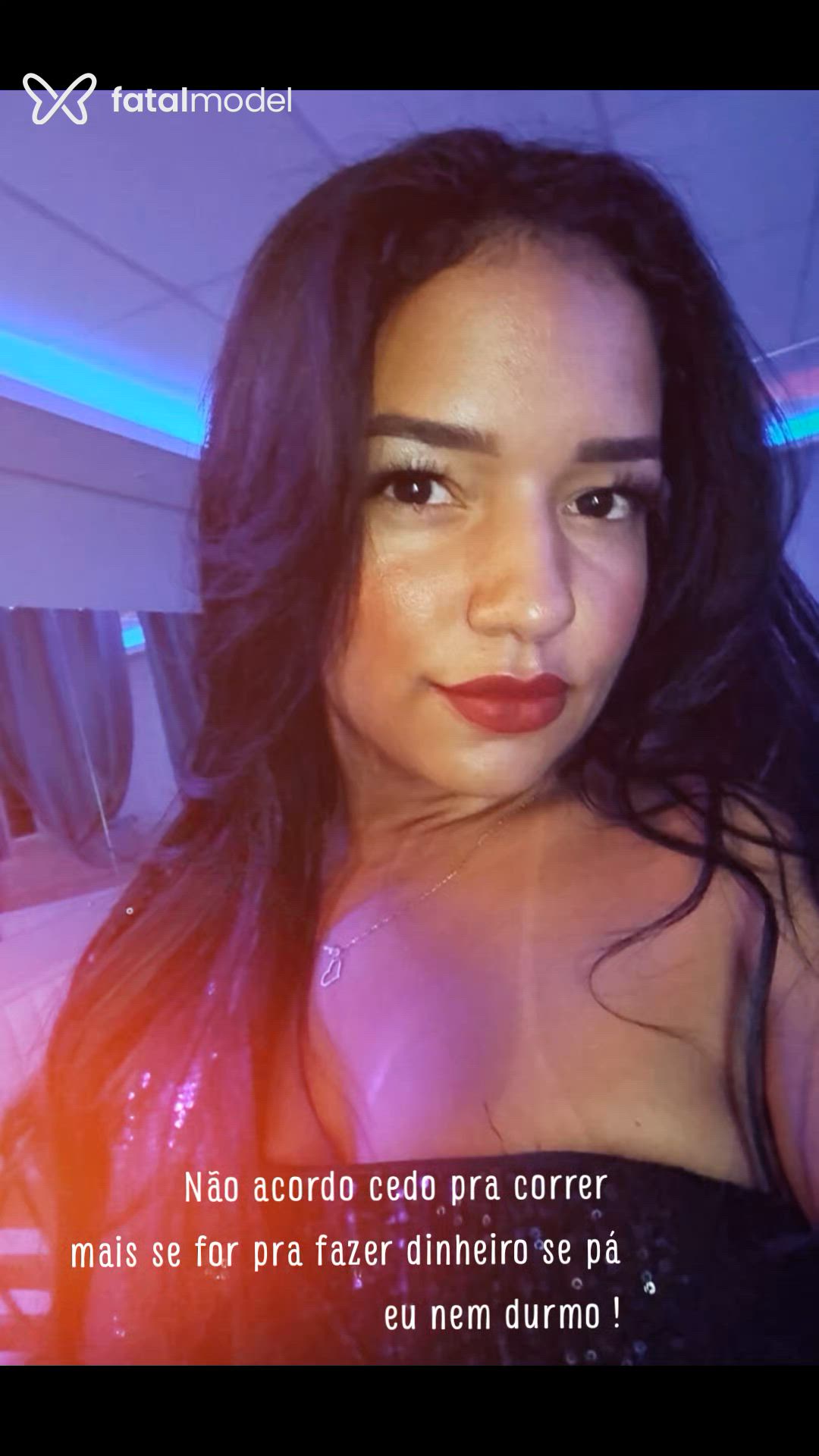 Acompanhante mulher morena (o) de olhos pretos - Morena