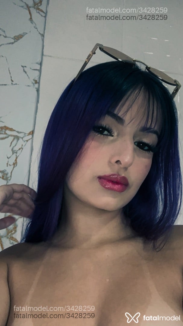 Acompanhante mulher com cabelo colorido de olhos castanhos - Ravena Pirez