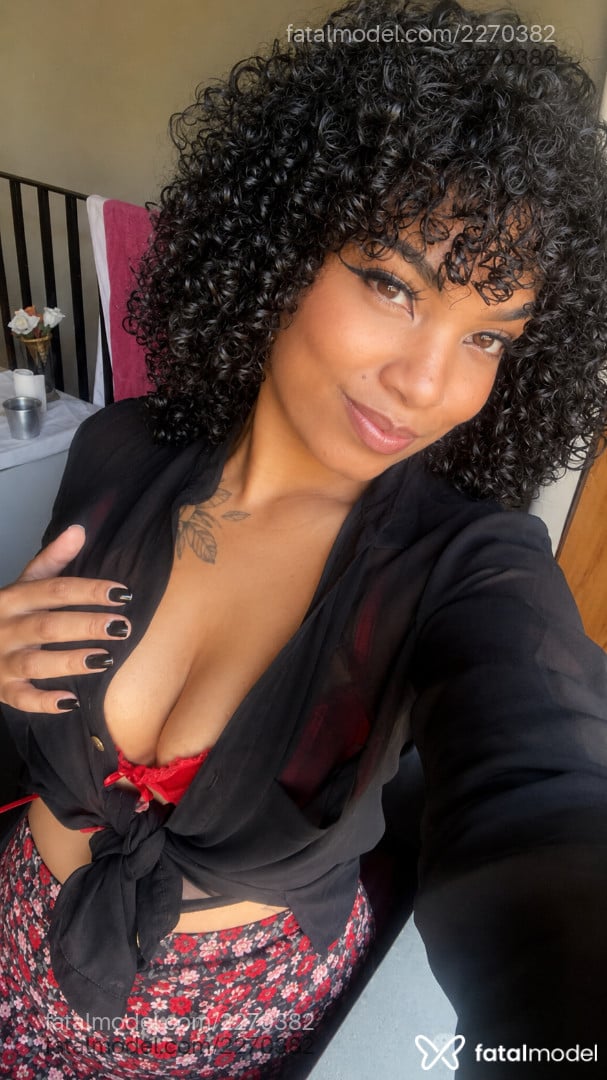Acompanhante mulher morena (o) de olhos mel - Yara Morenno