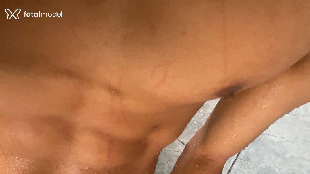 Acompanhante homem com cabelo castanho de olhos pretos - Aladin