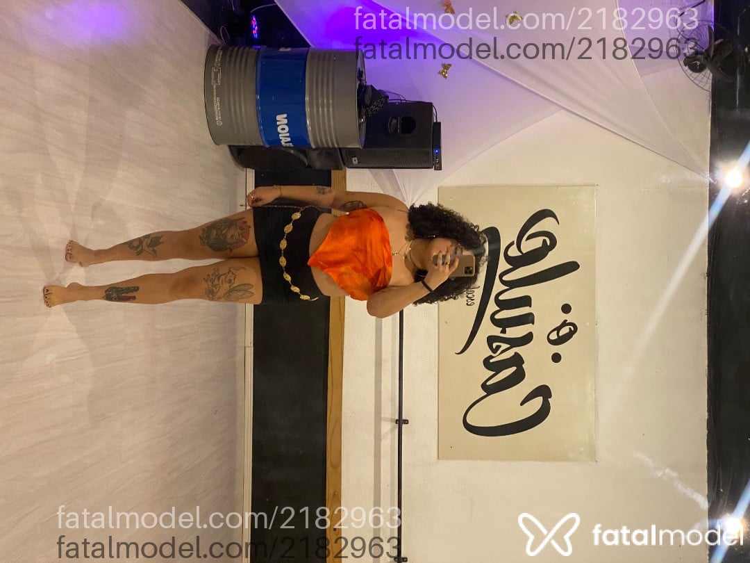 Acompanhante mulher com cabelo castanho de olhos castanhos - Manu Ferrez