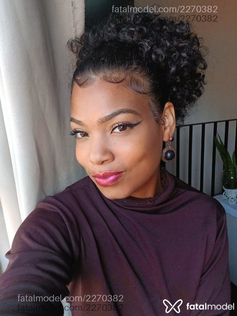 Acompanhante mulher morena (o) de olhos mel - Yara Morenno