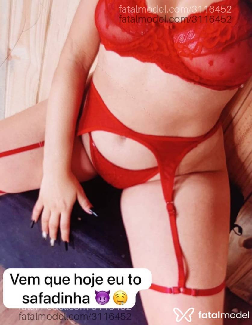 Acompanhante mulher loira (o) de olhos castanhos - Maynara