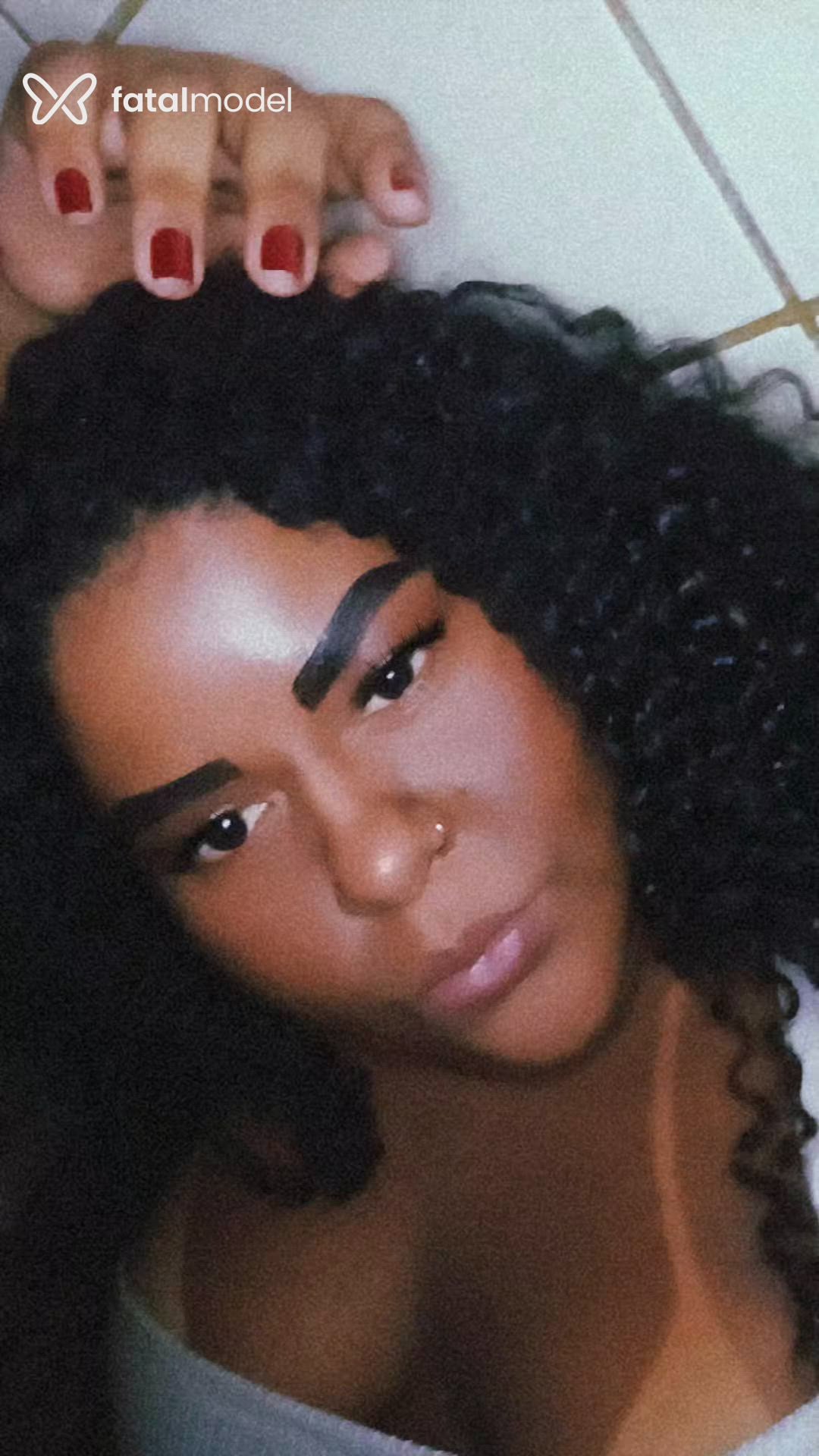 Acompanhante mulher com cabelo castanho de olhos pretos - Mel Mendes