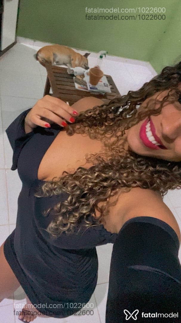 Acompanhante mulher com cabelo castanho de olhos mel - Maitê Fox Desativa Acompanhante mulher com cabelo castanho de olhos mel - Maitê Fox Desativa