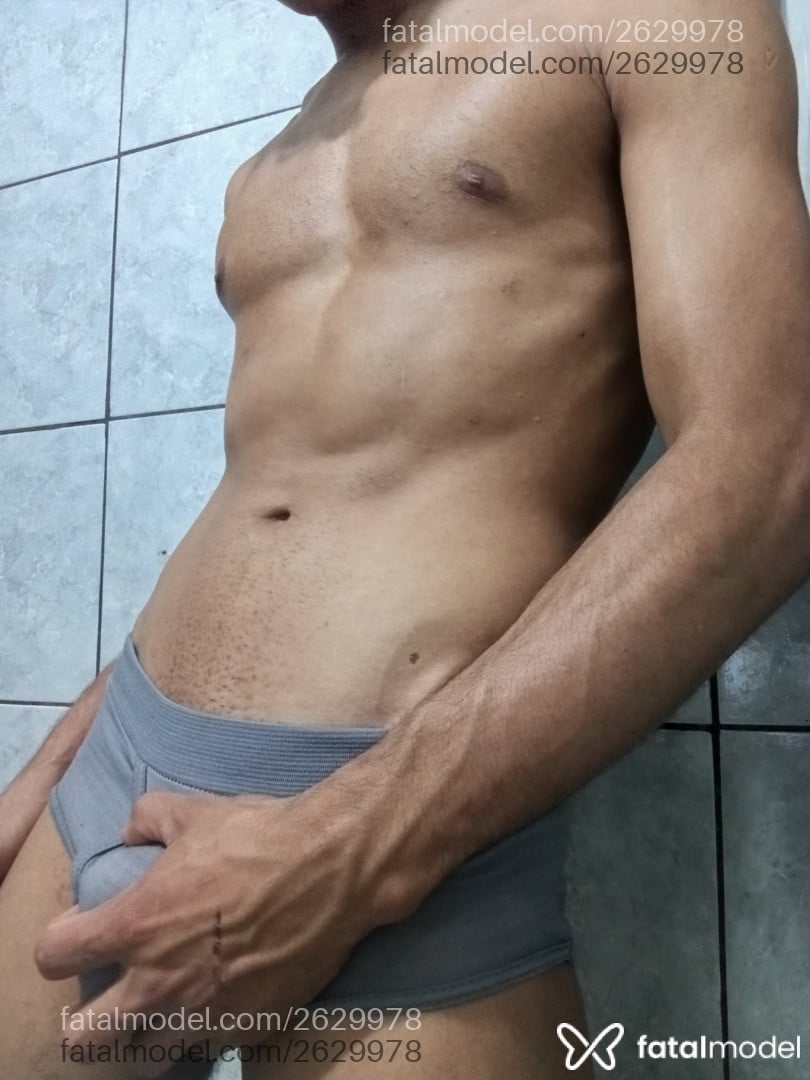 Acompanhante homem morena (o) de olhos pretos - Dante