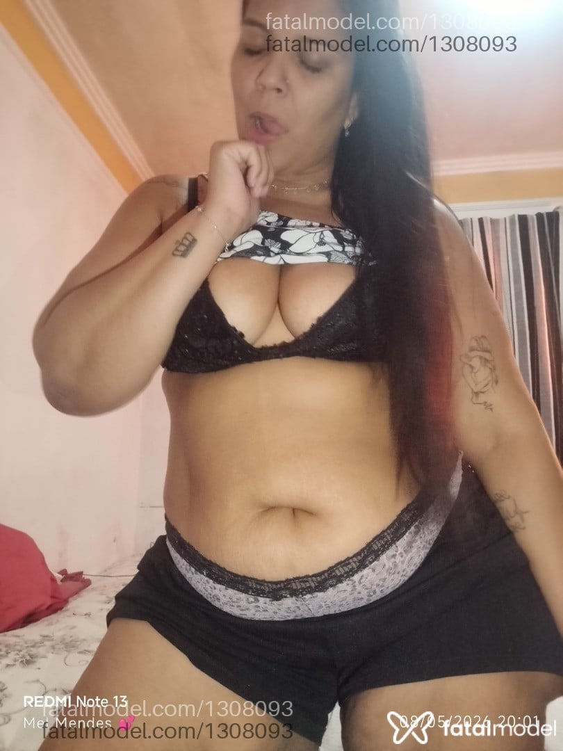 Acompanhante mulher com cabelo castanho de olhos castanhos - Melissa Mendes Acompanhante mulher com cabelo castanho de olhos castanhos - Melissa Mendes