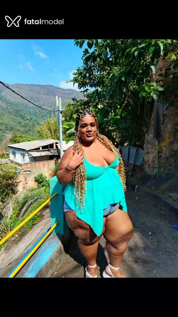 Acompanhante mulher morena (o) de olhos mel - Chefiinha