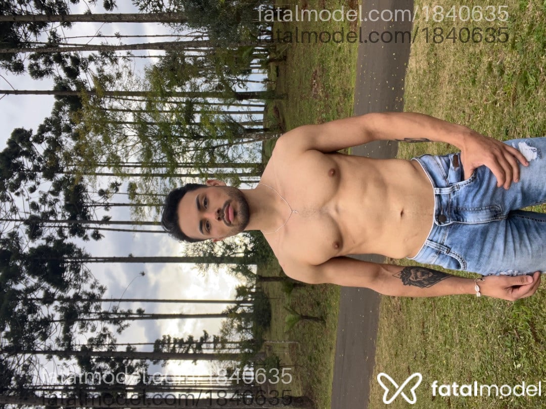 Acompanhante homem com cabelo castanho de olhos castanhos - Alexs