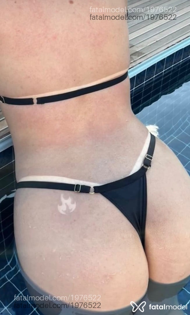 Acompanhante mulher loira (o) de olhos pretos - Sol Nuness