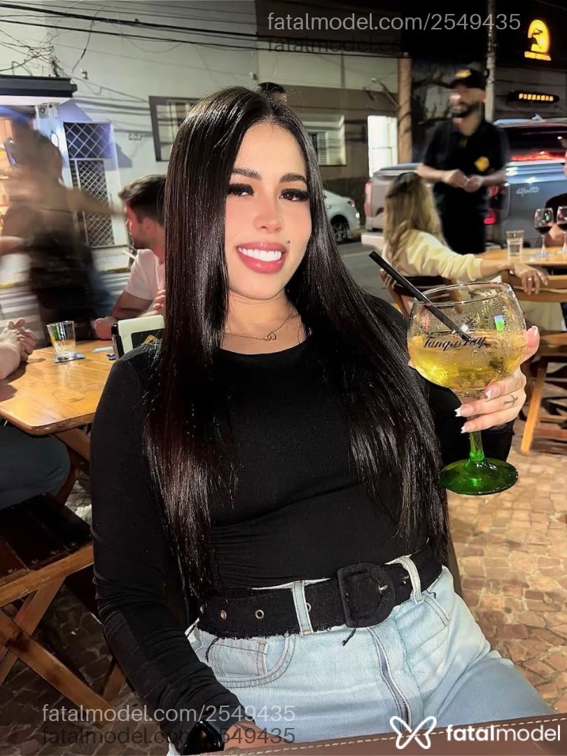Acompanhante mulher morena (o) de olhos castanhos - Livia