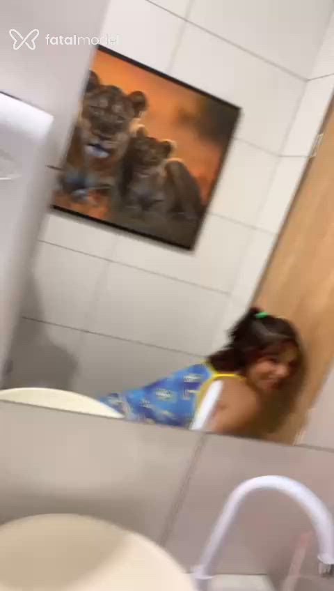 Acompanhante mulher com cabelo castanho de olhos verdes - Bbezinha