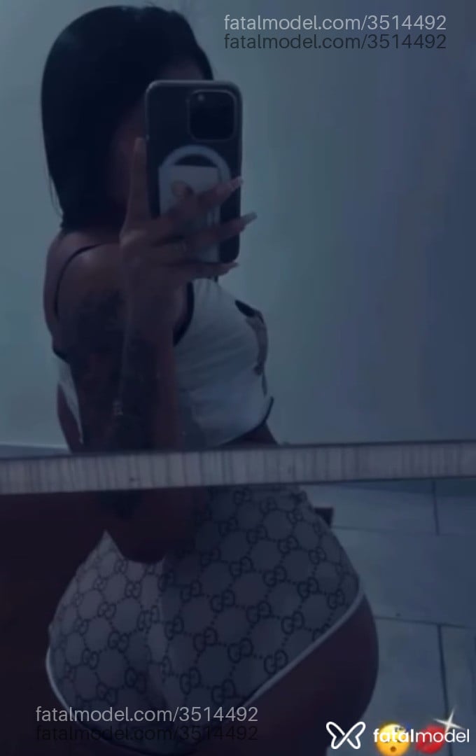 Acompanhante mulher morena (o) de olhos castanhos - Manuuuu
