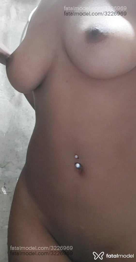 Acompanhante mulher morena (o) de olhos pretos - Kalina Acompanhante mulher morena (o) de olhos pretos - Kalina