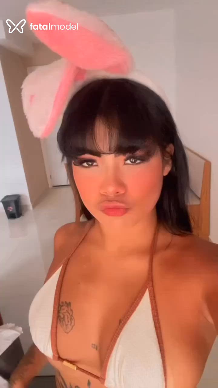 Acompanhante mulher com cabelo castanho de olhos castanhos - Japonesa Acompanhante mulher com cabelo castanho de olhos castanhos - Japonesa