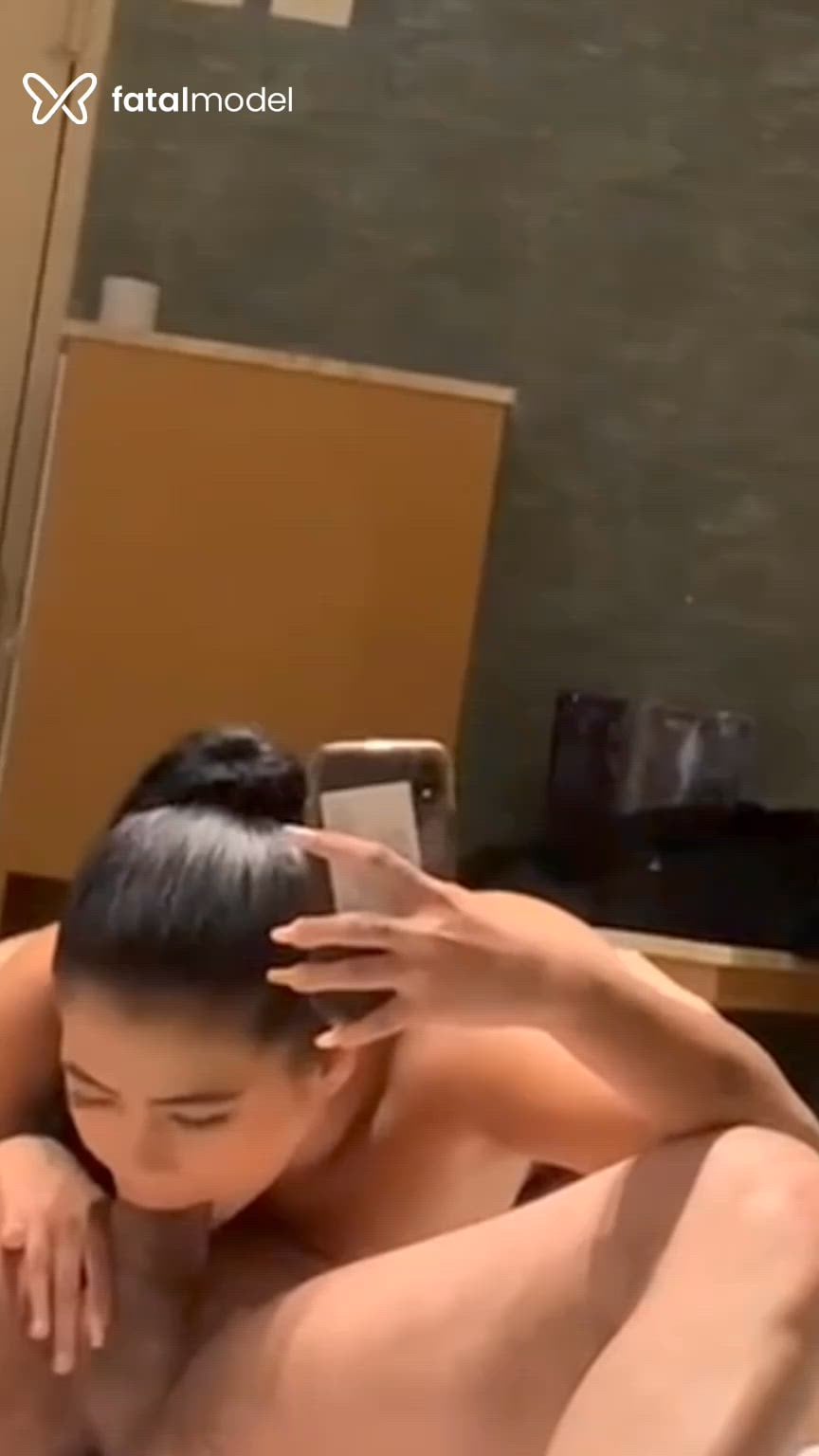 Acompanhante mulher com cabelo castanho de olhos castanhos - Japonesa Acompanhante mulher com cabelo castanho de olhos castanhos - Japonesa
