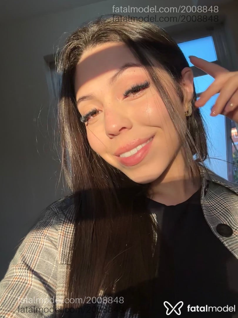 Acompanhante mulher morena (o) de olhos castanhos - Natty