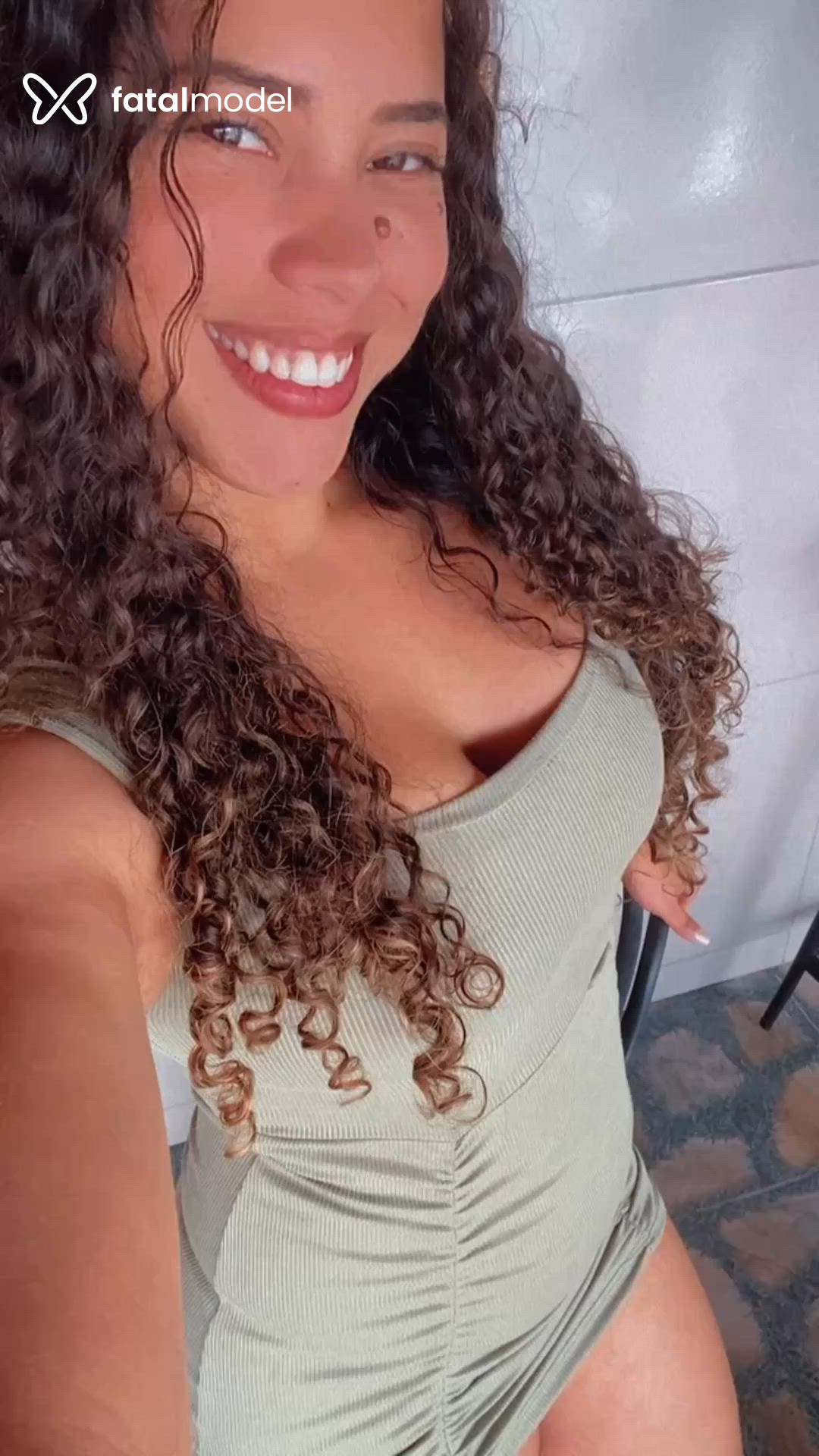 Acompanhante mulher com cabelo castanho de olhos mel - Maitê Fox Desativa Acompanhante mulher com cabelo castanho de olhos mel - Maitê Fox Desativa