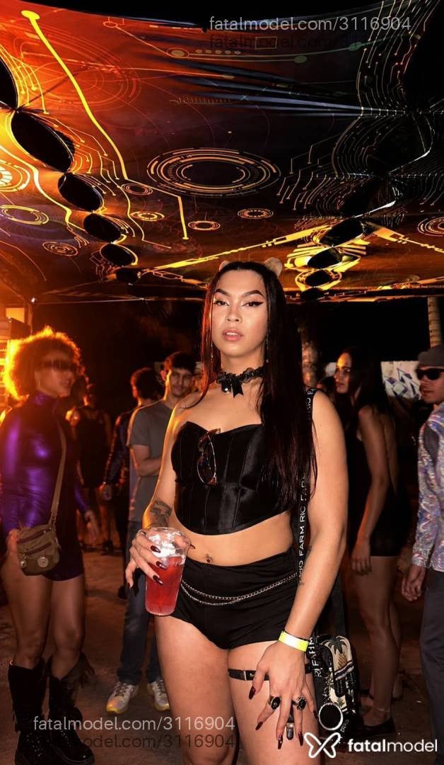 Acompanhante mulher trans morena (o) de olhos castanhos - Angeldust