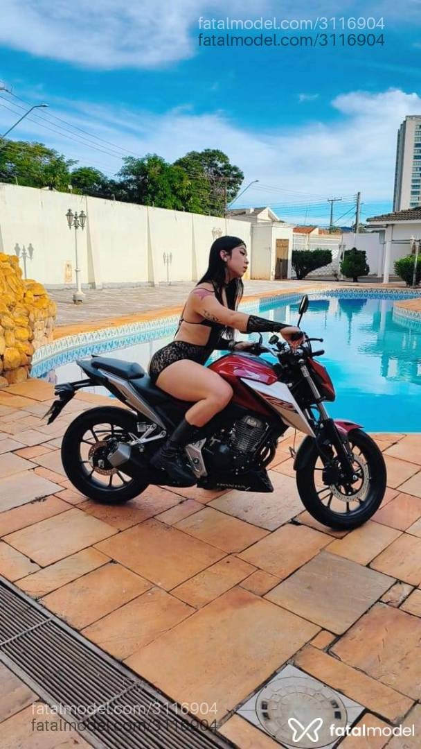 Acompanhante mulher trans morena (o) de olhos castanhos - Angeldust