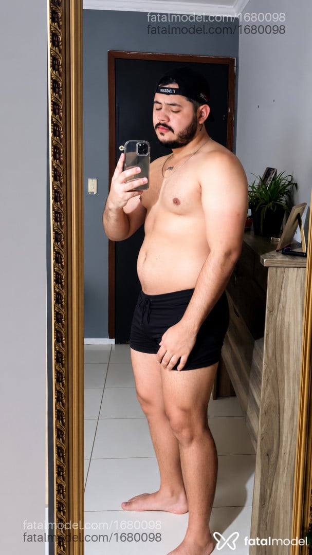 Acompanhante homem morena (o) de olhos pretos - Mateo