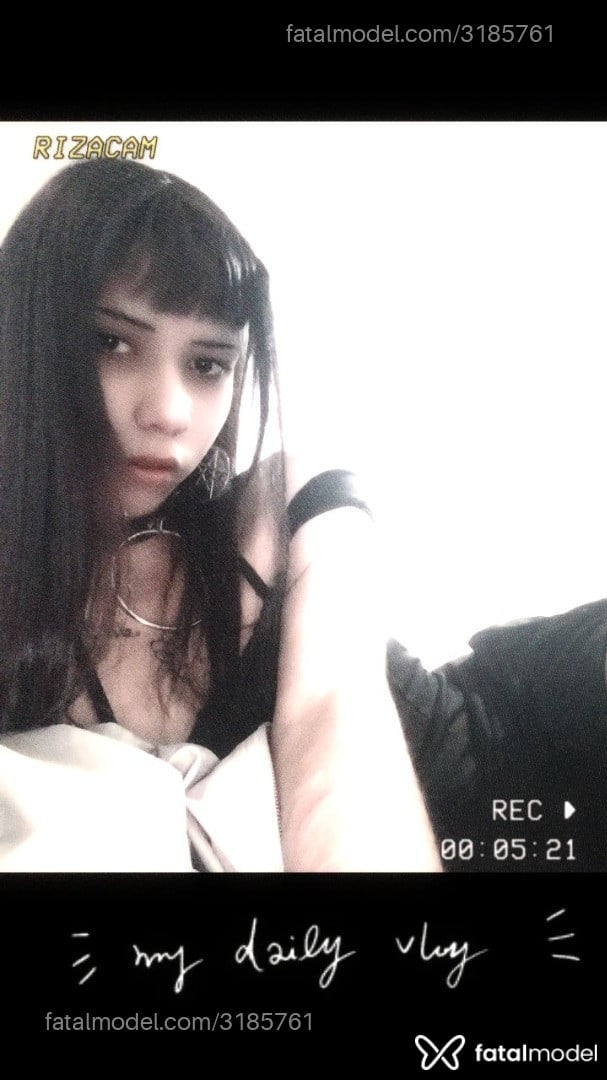 Acompanhante mulher trans morena (o) de olhos castanhos - Sad Nymph
