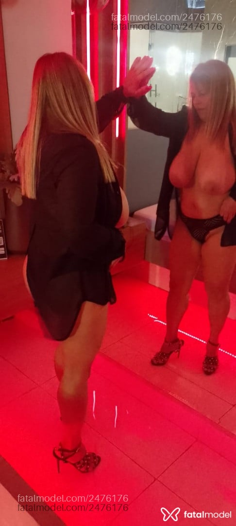Acompanhante mulher loira (o) de olhos mel - Kayla Medeiros