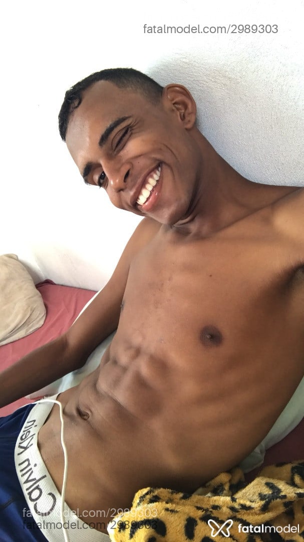 Acompanhante não-binário morena (o) de olhos castanhos - Kelvinsantos