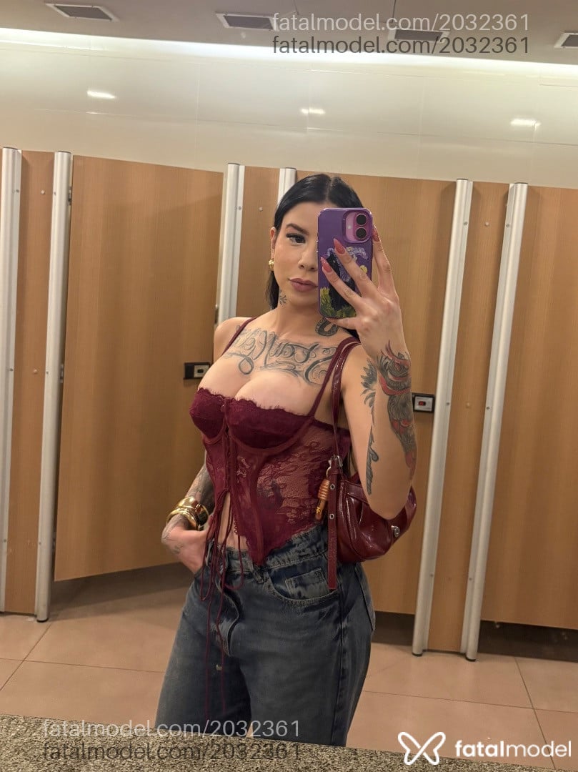 Acompanhante mulher com cabelo castanho de olhos castanhos - Luciana