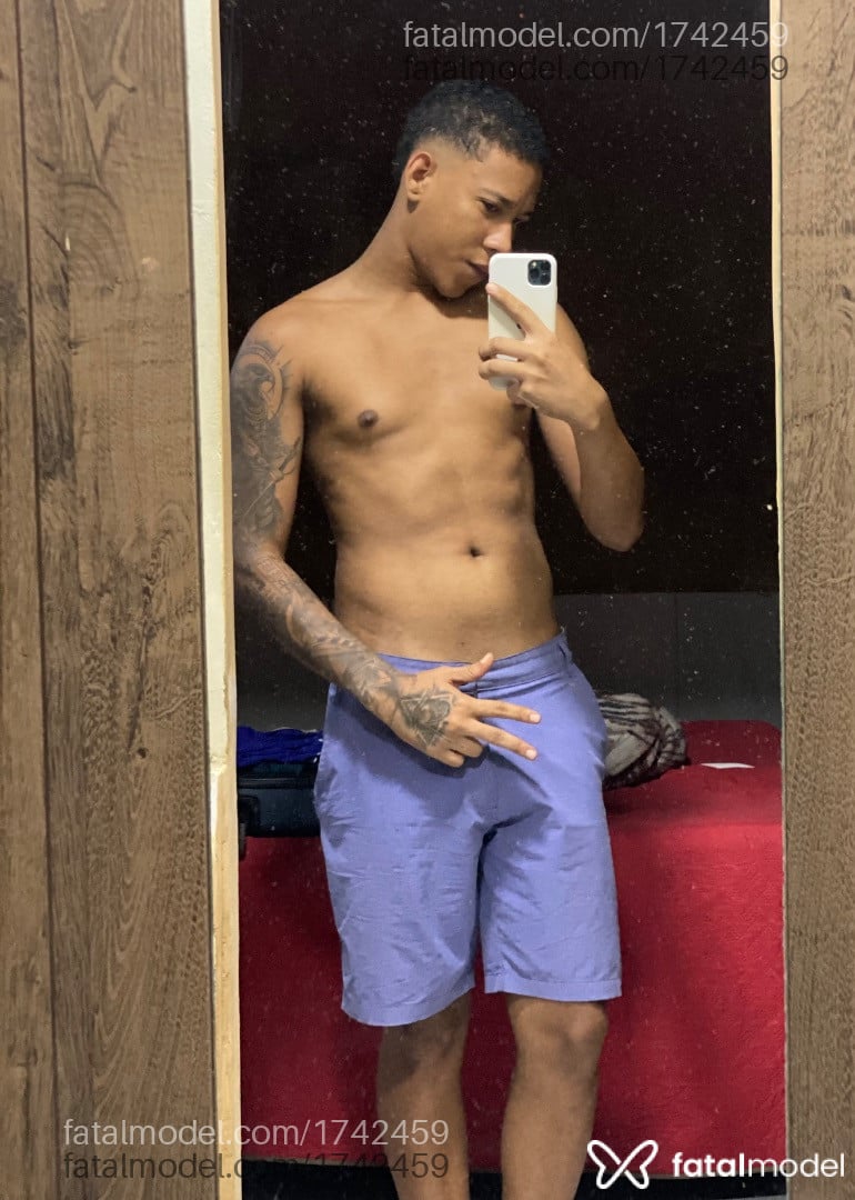 Acompanhante homem morena (o) de olhos pretos - THIAGO