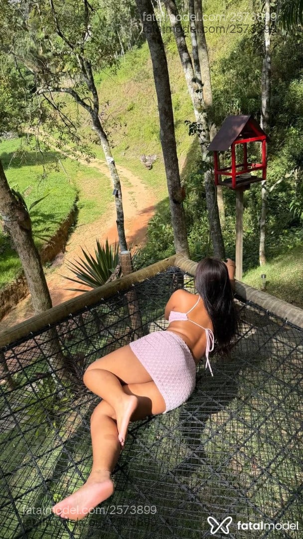Acompanhante mulher morena (o) de olhos castanhos - Yasmin Cavalcante