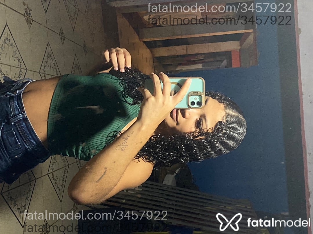 Acompanhante mulher morena (o) de olhos castanhos - Thaís