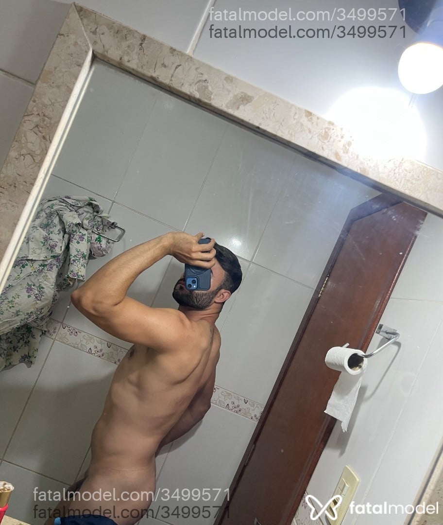 Acompanhante homem com cabelo castanho de olhos castanhos - Renato