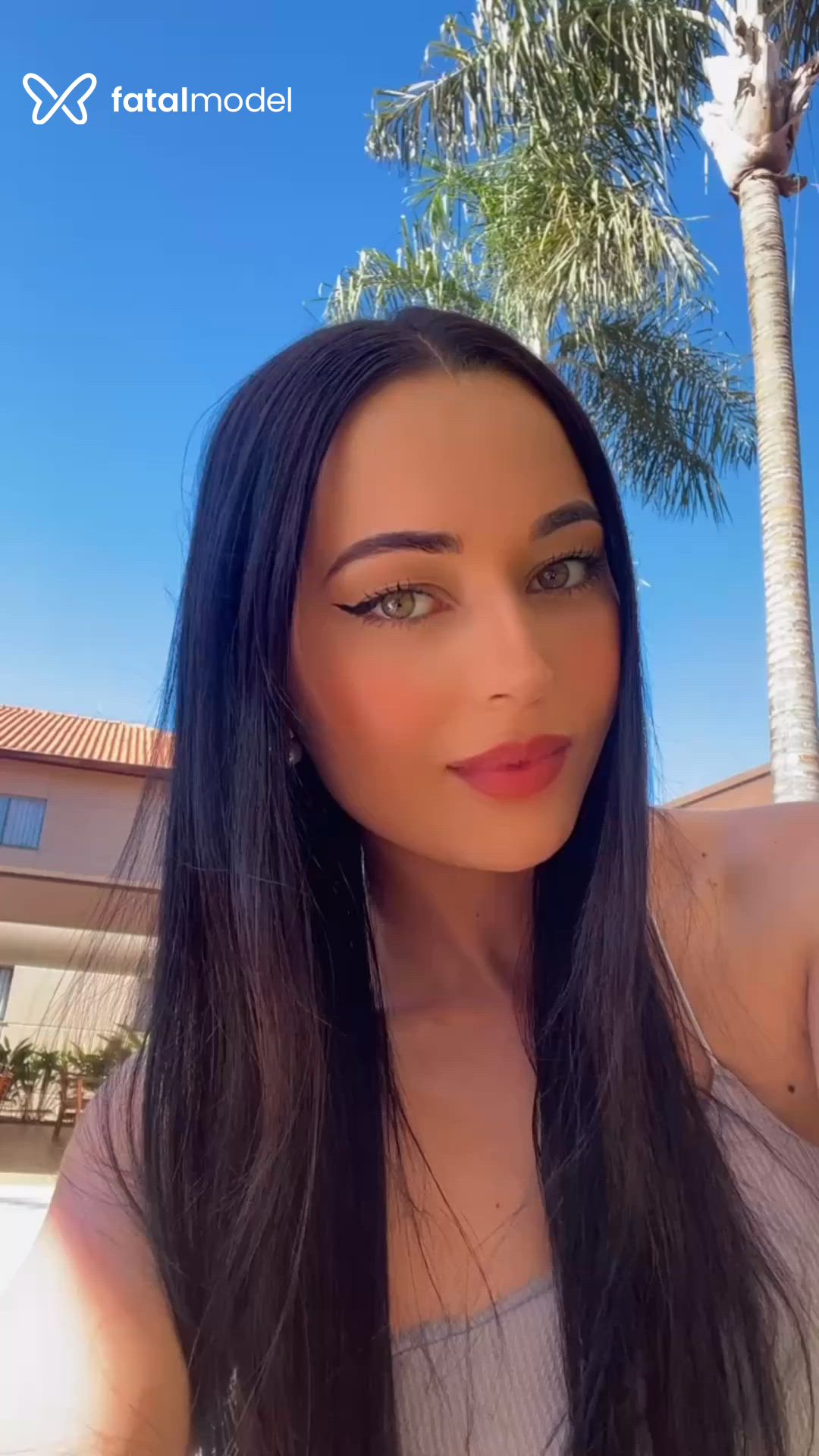 Acompanhante mulher morena (o) de olhos verdes - Catty