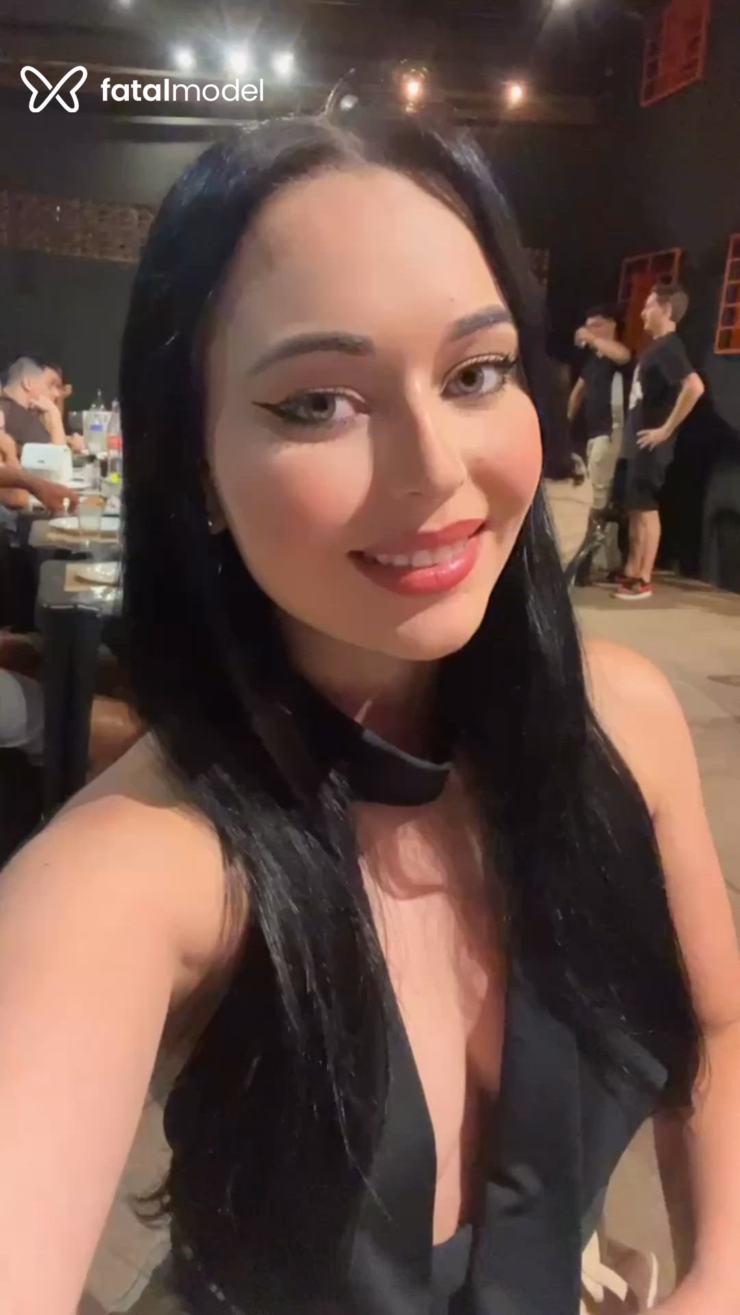 Acompanhante mulher morena (o) de olhos verdes - Catty