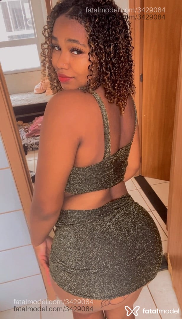 Acompanhante mulher morena (o) de olhos pretos - Morena