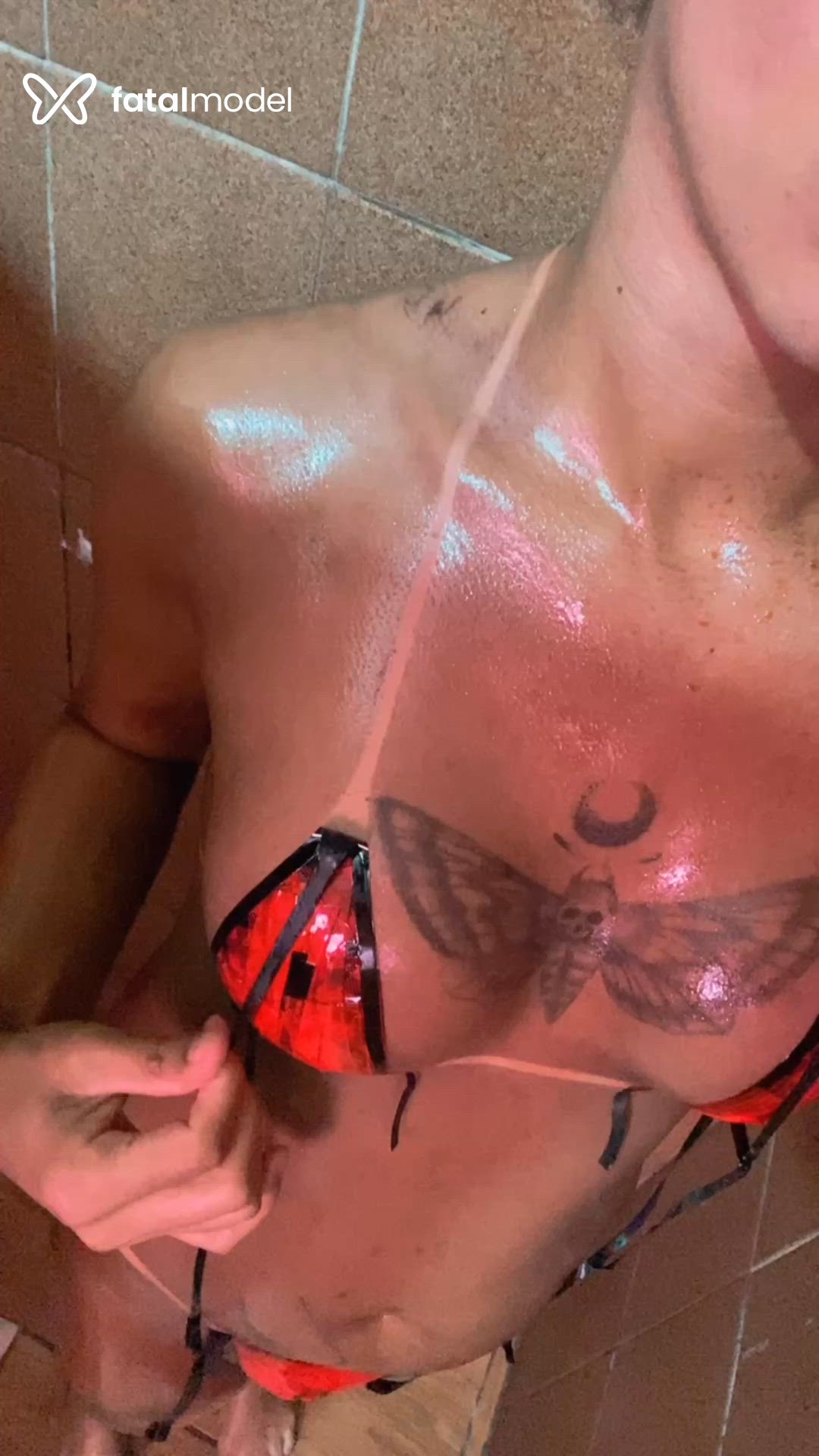 Acompanhante mulher trans morena (o) de olhos mel - Lizzb