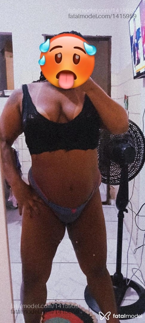 Acompanhante mulher com cabelo castanho de olhos pretos - Abila Acompanhante mulher com cabelo castanho de olhos pretos - Abila