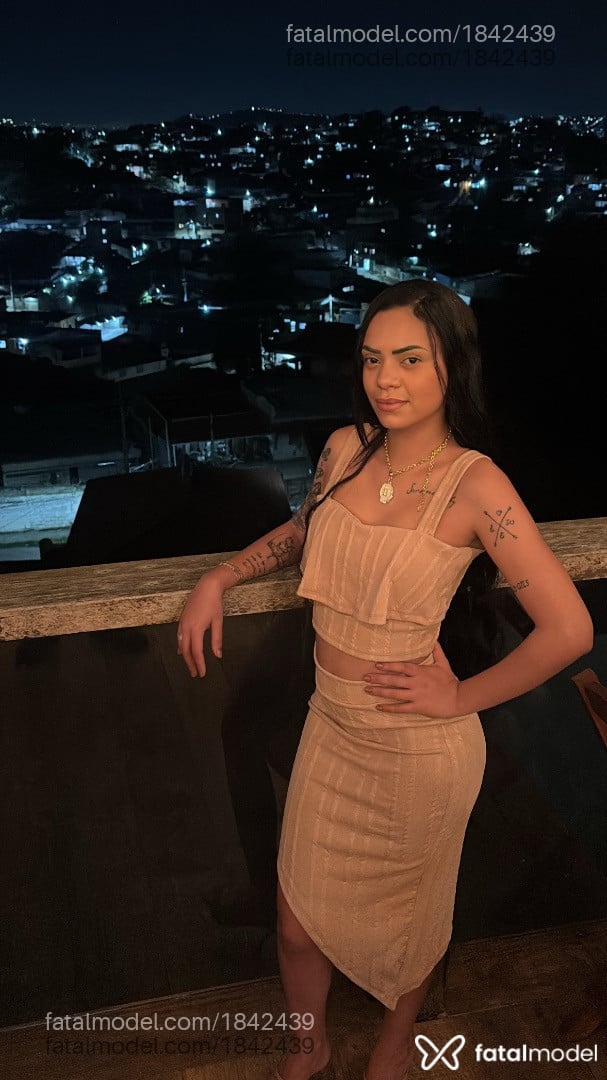 Acompanhante mulher morena (o) de olhos pretos - Sarah