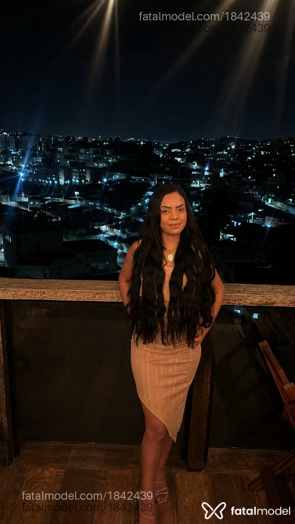 Acompanhante mulher morena (o) de olhos pretos - Sarah