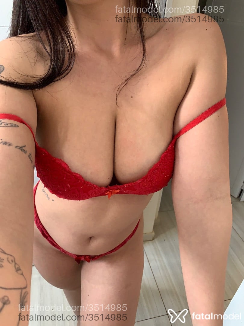 Acompanhante mulher morena (o) de olhos pretos - Luana