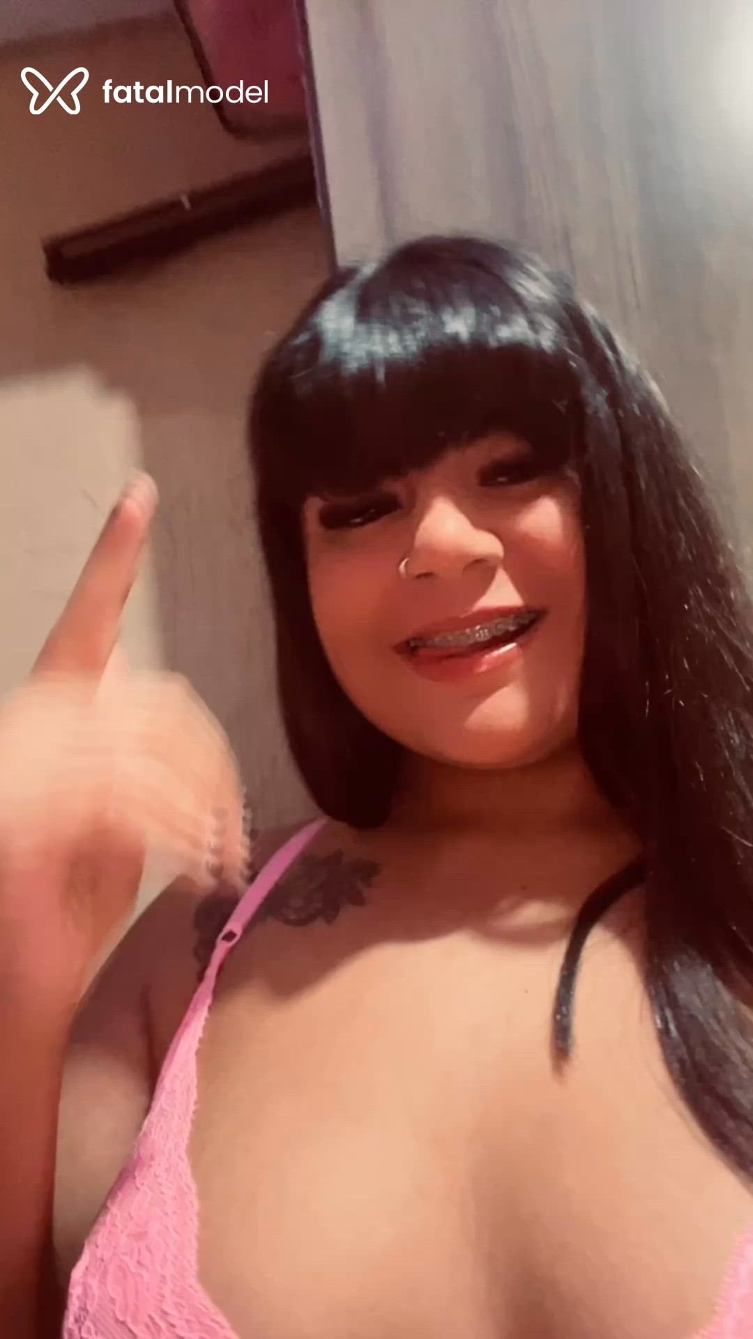 Acompanhante mulher morena (o) de olhos castanhos - Feehh Acompanhante mulher morena (o) de olhos castanhos - Feehh