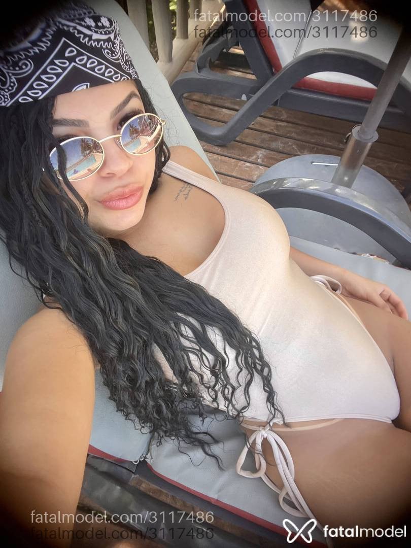 Acompanhante mulher morena (o) de olhos mel - Melissa