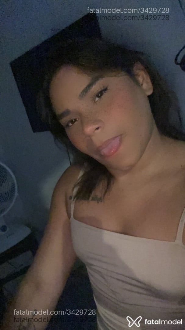 Acompanhante mulher trans com cabelo castanho de olhos castanhos - Natacha Acompanhante mulher trans com cabelo castanho de olhos castanhos - Natacha